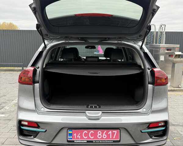 Серый Киа Niro, объемом двигателя 0 л и пробегом 37 тыс. км за 24400 $, фото 4 на Automoto.ua