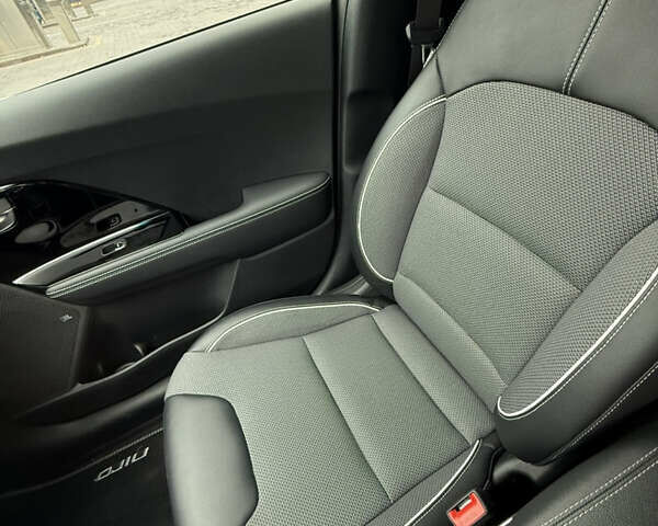 Серый Киа Niro, объемом двигателя 0 л и пробегом 37 тыс. км за 24400 $, фото 26 на Automoto.ua
