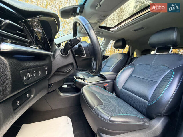 Серый Киа Niro, объемом двигателя 0 л и пробегом 39 тыс. км за 24400 $, фото 17 на Automoto.ua