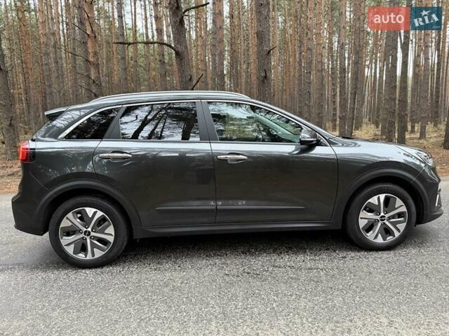 Сірий Кіа Niro, об'ємом двигуна 0 л та пробігом 72 тис. км за 22999 $, фото 3 на Automoto.ua