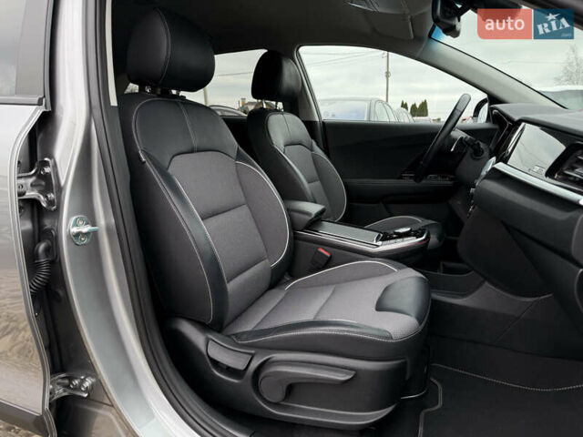 Серый Киа Niro, объемом двигателя 0 л и пробегом 70 тыс. км за 24400 $, фото 106 на Automoto.ua