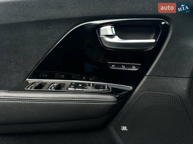 Серый Киа Niro, объемом двигателя 0 л и пробегом 73 тыс. км за 23900 $, фото 34 на Automoto.ua