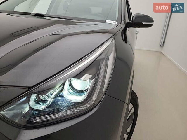 Серый Киа Niro, объемом двигателя 0 л и пробегом 100 тыс. км за 21000 $, фото 6 на Automoto.ua