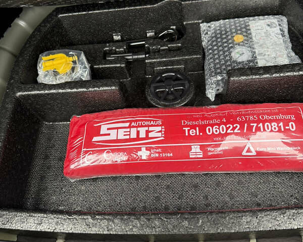 Серый Киа Niro, объемом двигателя 0 л и пробегом 37 тыс. км за 24400 $, фото 5 на Automoto.ua