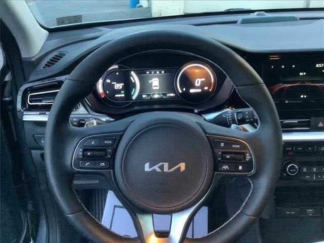 Серый Киа Niro, объемом двигателя 0 л и пробегом 16 тыс. км за 14000 $, фото 6 на Automoto.ua
