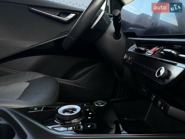 Серый Киа Niro, объемом двигателя 0 л и пробегом 95 тыс. км за 22700 $, фото 56 на Automoto.ua