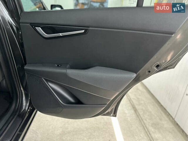 Серый Киа Niro, объемом двигателя 0 л и пробегом 120 тыс. км за 20900 $, фото 84 на Automoto.ua