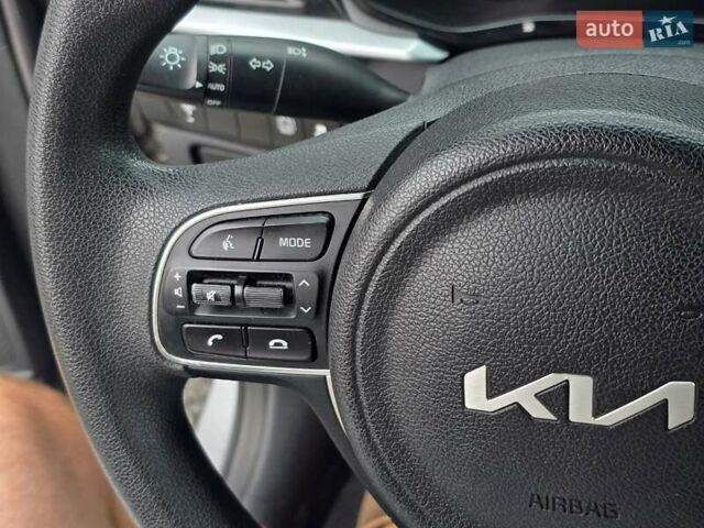 Серый Киа Niro, объемом двигателя 1.6 л и пробегом 75 тыс. км за 18999 $, фото 24 на Automoto.ua