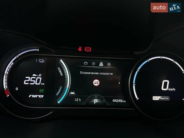 Сірий Кіа Niro, об'ємом двигуна 0 л та пробігом 44 тис. км за 24200 $, фото 41 на Automoto.ua