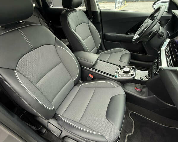 Серый Киа Niro, объемом двигателя 0 л и пробегом 37 тыс. км за 24400 $, фото 31 на Automoto.ua