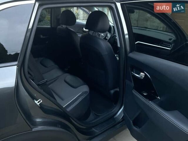 Серый Киа Niro, объемом двигателя 0 л и пробегом 82 тыс. км за 15999 $, фото 28 на Automoto.ua