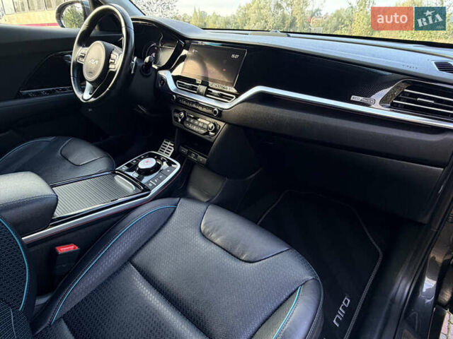Серый Киа Niro, объемом двигателя 0 л и пробегом 50 тыс. км за 22990 $, фото 23 на Automoto.ua