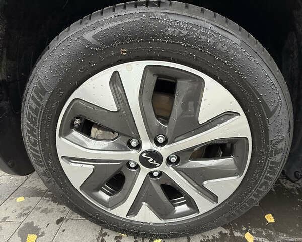 Серый Киа Niro, объемом двигателя 0 л и пробегом 37 тыс. км за 24400 $, фото 12 на Automoto.ua