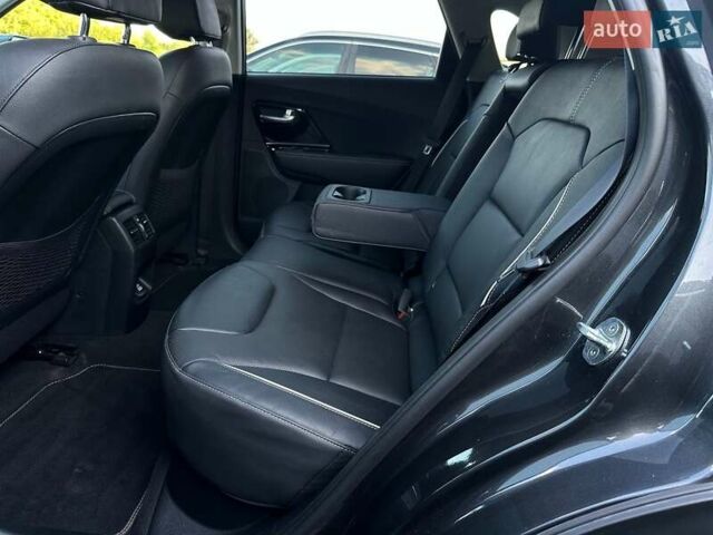 Серый Киа Niro, объемом двигателя 0 л и пробегом 73 тыс. км за 24900 $, фото 75 на Automoto.ua