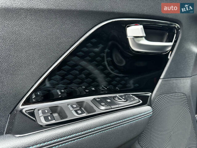 Серый Киа Niro, объемом двигателя 0 л и пробегом 37 тыс. км за 24800 $, фото 35 на Automoto.ua