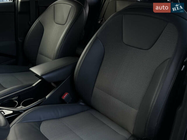 Серый Киа Niro, объемом двигателя 0 л и пробегом 95 тыс. км за 22700 $, фото 51 на Automoto.ua