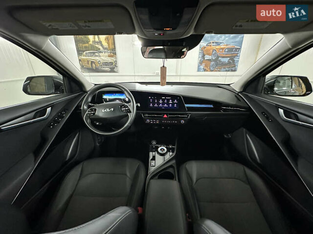 Серый Киа Niro, объемом двигателя 0 л и пробегом 120 тыс. км за 20900 $, фото 97 на Automoto.ua