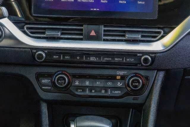Серый Киа Niro, объемом двигателя 1.6 л и пробегом 55 тыс. км за 7000 $, фото 10 на Automoto.ua