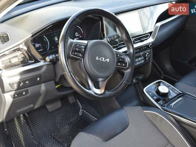 Серый Киа Niro, объемом двигателя 0 л и пробегом 98 тыс. км за 19500 $, фото 26 на Automoto.ua