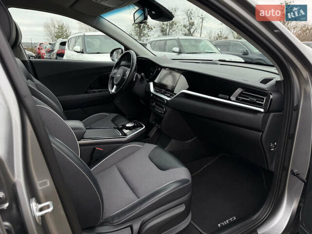 Серый Киа Niro, объемом двигателя 0 л и пробегом 70 тыс. км за 24400 $, фото 104 на Automoto.ua