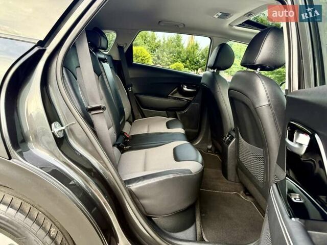 Сірий Кіа Niro, об'ємом двигуна 0 л та пробігом 84 тис. км за 18950 $, фото 85 на Automoto.ua