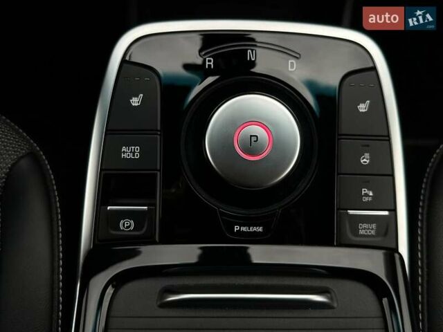 Серый Киа Niro, объемом двигателя 0 л и пробегом 44 тыс. км за 24900 $, фото 7 на Automoto.ua