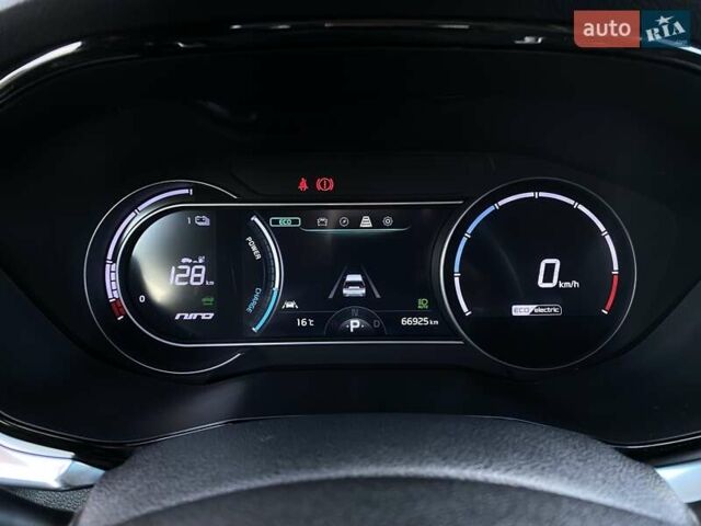 Сірий Кіа Niro, об'ємом двигуна 0 л та пробігом 66 тис. км за 23200 $, фото 27 на Automoto.ua