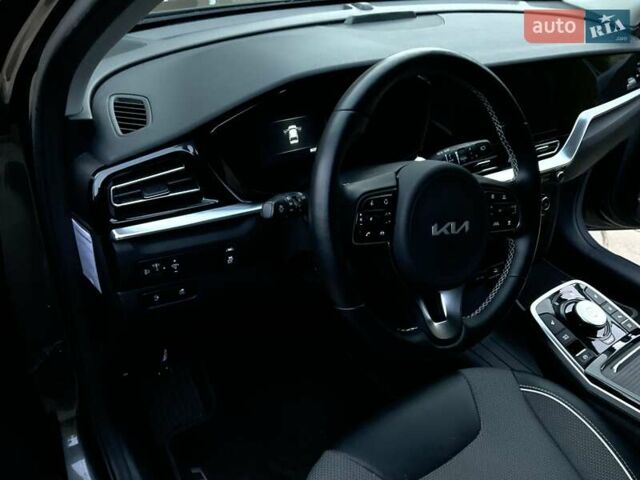 Серый Киа Niro, объемом двигателя 0 л и пробегом 82 тыс. км за 15999 $, фото 20 на Automoto.ua