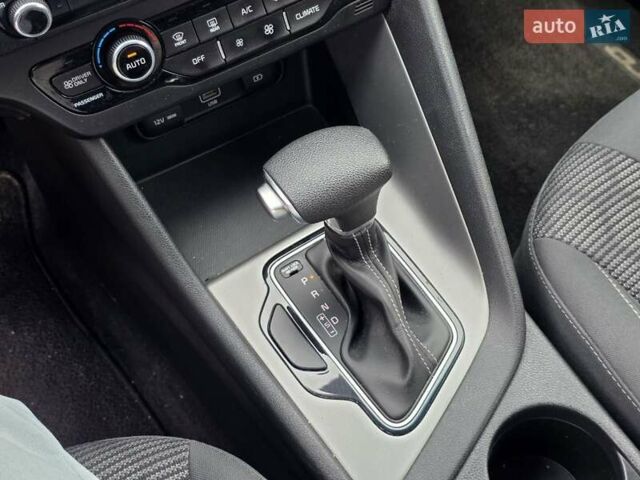Серый Киа Niro, объемом двигателя 1.6 л и пробегом 75 тыс. км за 18999 $, фото 17 на Automoto.ua