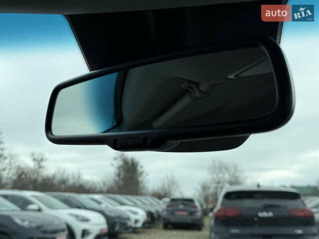 Серый Киа Niro, объемом двигателя 0 л и пробегом 70 тыс. км за 24400 $, фото 44 на Automoto.ua