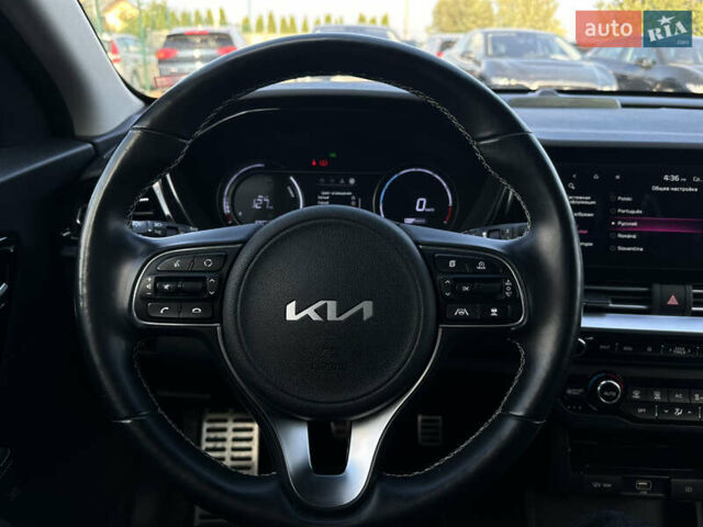 Серый Киа Niro, объемом двигателя 0 л и пробегом 73 тыс. км за 23900 $, фото 41 на Automoto.ua