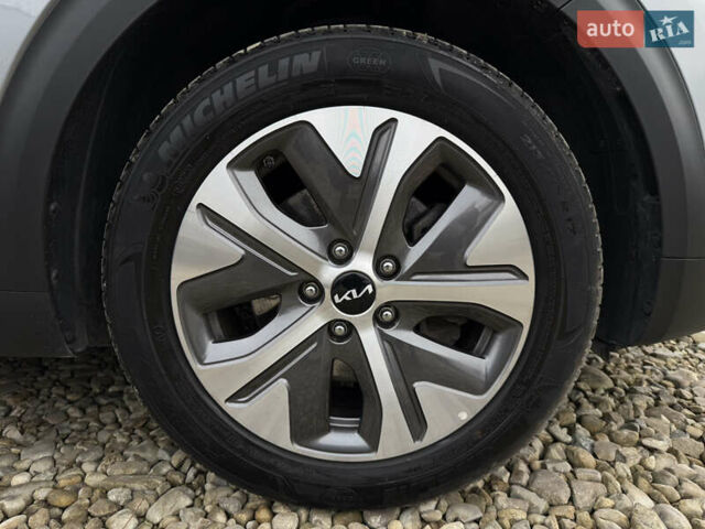 Серый Киа Niro, объемом двигателя 0 л и пробегом 70 тыс. км за 24400 $, фото 32 на Automoto.ua