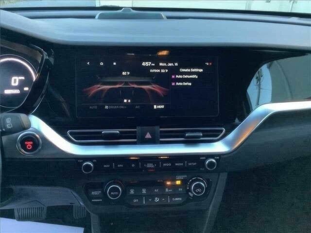 Серый Киа Niro, объемом двигателя 0 л и пробегом 17 тыс. км за 12000 $, фото 8 на Automoto.ua