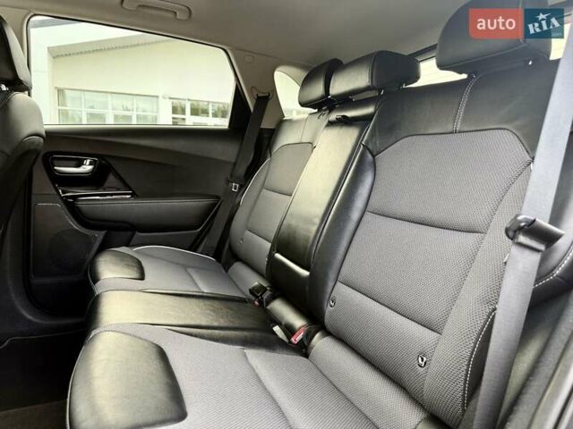 Сірий Кіа Niro, об'ємом двигуна 0 л та пробігом 84 тис. км за 18950 $, фото 93 на Automoto.ua