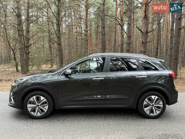 Сірий Кіа Niro, об'ємом двигуна 0 л та пробігом 72 тис. км за 22999 $, фото 4 на Automoto.ua