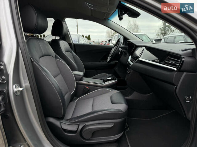 Серый Киа Niro, объемом двигателя 0 л и пробегом 70 тыс. км за 24400 $, фото 105 на Automoto.ua