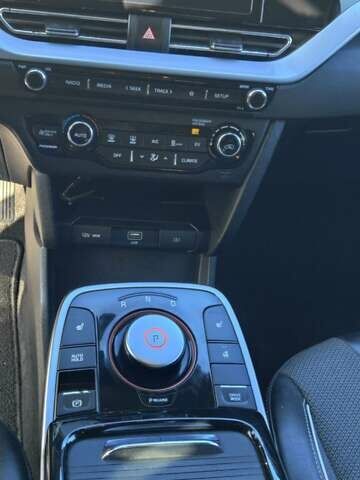 Серый Киа Niro, объемом двигателя 0 л и пробегом 117 тыс. км за 18400 $, фото 25 на Automoto.ua