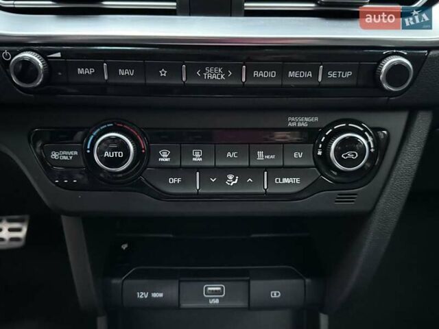 Сірий Кіа Niro, об'ємом двигуна 0 л та пробігом 72 тис. км за 22999 $, фото 54 на Automoto.ua