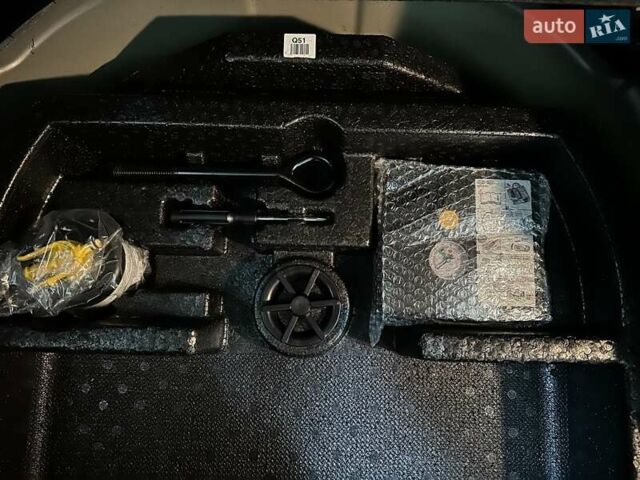 Сірий Кіа Niro, об'ємом двигуна 0 л та пробігом 44 тис. км за 24200 $, фото 69 на Automoto.ua