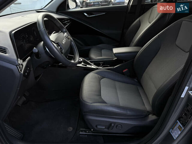 Серый Киа Niro, объемом двигателя 0 л и пробегом 95 тыс. км за 22700 $, фото 46 на Automoto.ua
