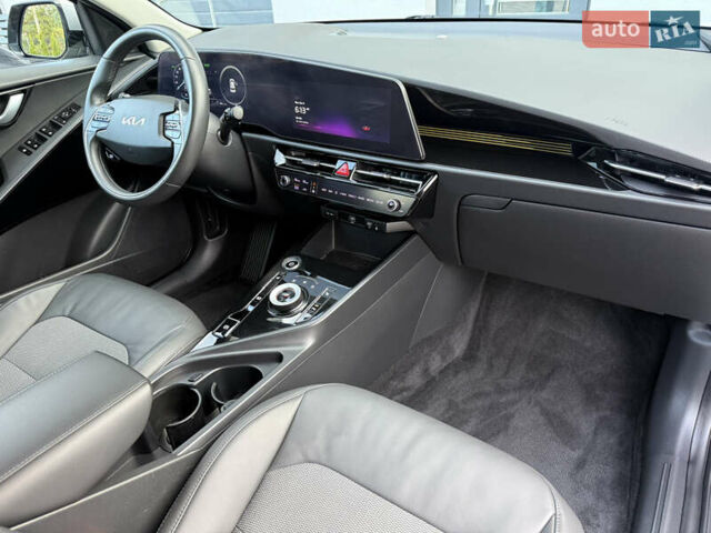 Серый Киа Niro, объемом двигателя 0 л и пробегом 95 тыс. км за 22700 $, фото 66 на Automoto.ua