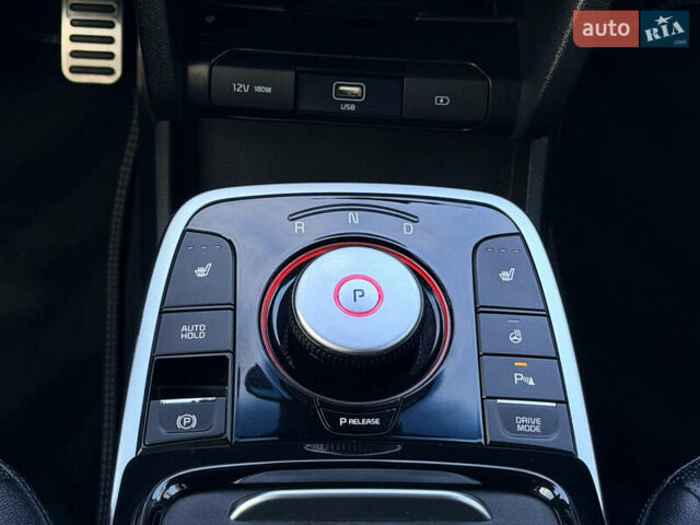 Серый Киа Niro, объемом двигателя 0 л и пробегом 50 тыс. км за 22990 $, фото 26 на Automoto.ua
