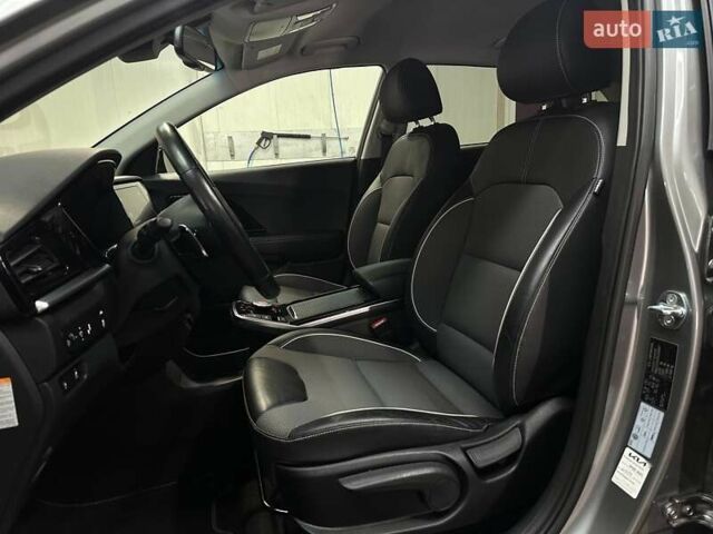 Сірий Кіа Niro, об'ємом двигуна 0 л та пробігом 38 тис. км за 24800 $, фото 4 на Automoto.ua