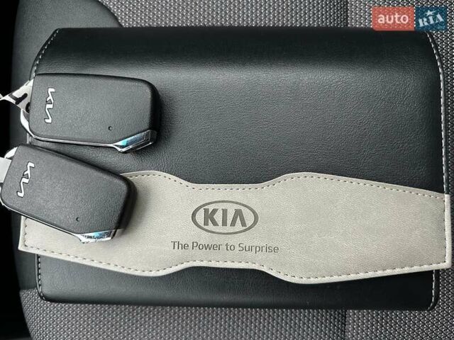 Серый Киа Niro, объемом двигателя 0 л и пробегом 37 тыс. км за 24900 $, фото 74 на Automoto.ua