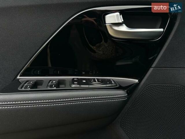Серый Киа Niro, объемом двигателя 0 л и пробегом 37 тыс. км за 24900 $, фото 33 на Automoto.ua