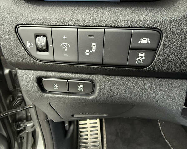 Серый Киа Niro, объемом двигателя 0 л и пробегом 37 тыс. км за 24400 $, фото 18 на Automoto.ua