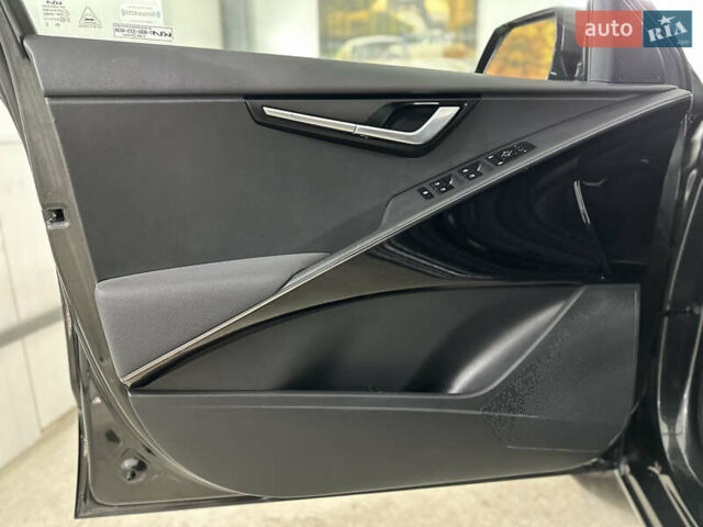 Серый Киа Niro, объемом двигателя 0 л и пробегом 120 тыс. км за 20900 $, фото 59 на Automoto.ua