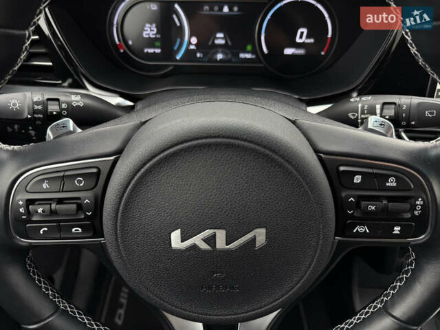 Серый Киа Niro, объемом двигателя 0 л и пробегом 70 тыс. км за 24400 $, фото 49 на Automoto.ua