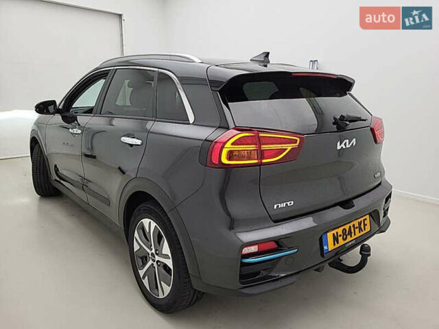 Серый Киа Niro, объемом двигателя 0 л и пробегом 100 тыс. км за 21000 $, фото 4 на Automoto.ua