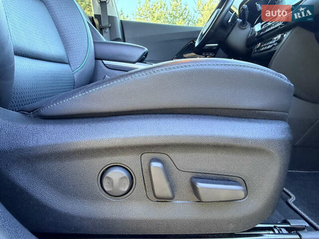 Серый Киа Niro, объемом двигателя 0 л и пробегом 32 тыс. км за 24950 $, фото 17 на Automoto.ua